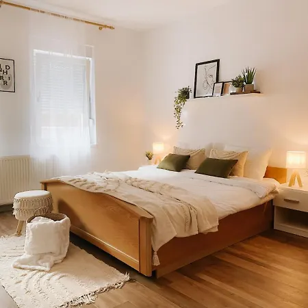 Cozy 2-Bedroom Boho-Themed Home Caransebeş Extérieur photo